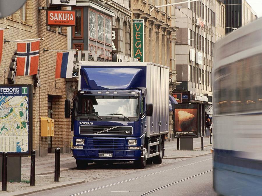  Volvo FM7 4x2 1998 года  (фото 1 из 5)